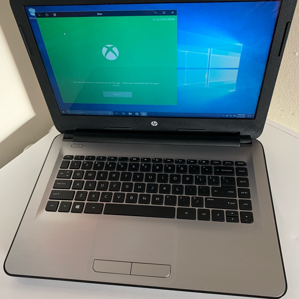 HP, AMD Radeon R2 Graphics, & Made 2017.